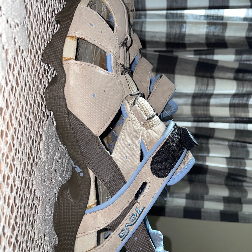 Teva Sandals Size 9 Women’s
